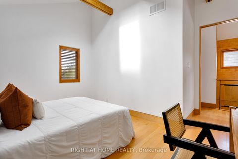 Photo 34 at 16 Marquis Avenue, Kingsway South, Toronto