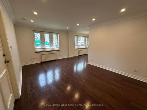 Photo 5 at 27 Mossom Road W, Swansea, Toronto