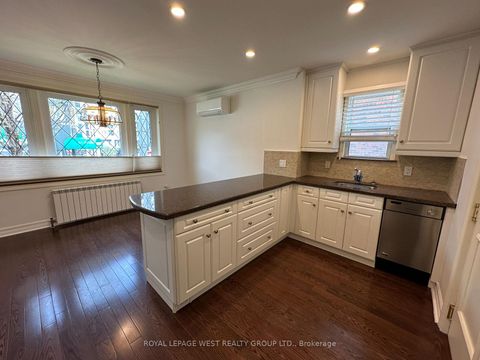 Photo 8 at 27 Mossom Road W, Swansea, Toronto