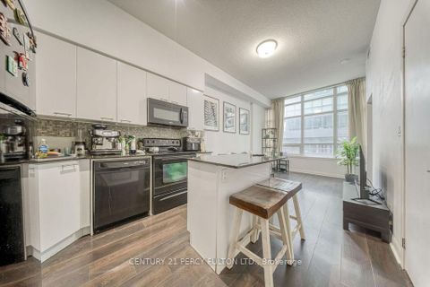 Photo 5 at 710 - 15 Bruyeres Mews, Niagara, Toronto