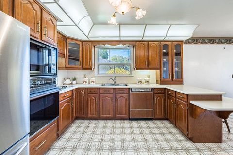 Photo 11 at 169 Grandravine Drive, York University Heights, Toronto