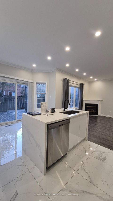 Photo 6 at 4 Caymus Street, Langstaff, Richmond Hill