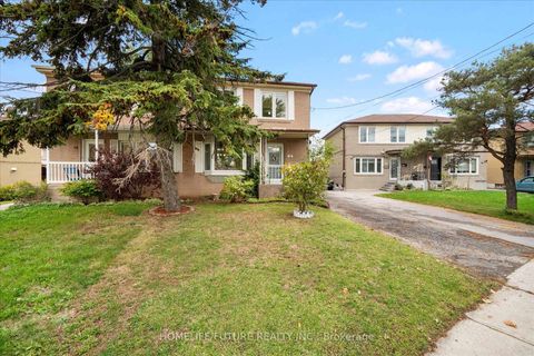 Photo 2 at 12 Ellendale Drive, Dorset Park, Toronto