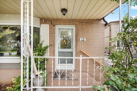 Photo 3 at 12 Ellendale Drive, Dorset Park, Toronto