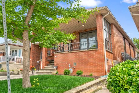 Photo 2 at 25 Chamberlain Avenue, Belgravia, Toronto