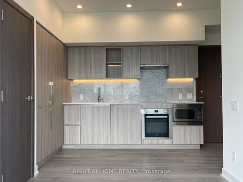 Photo 2 at 3205 - 19 Bathurst Street, Waterfront Communities C1, Toronto