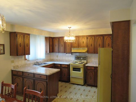 Photo 3 at 8 Newlove Court, Old Rexdale, Toronto