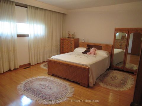 Photo 5 at 8 Newlove Court, Old Rexdale, Toronto