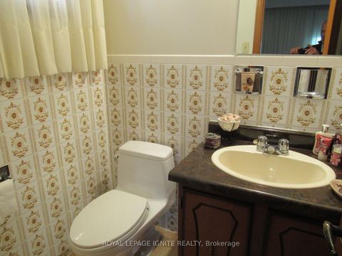 Photo 9 at 8 Newlove Court, Old Rexdale, Toronto