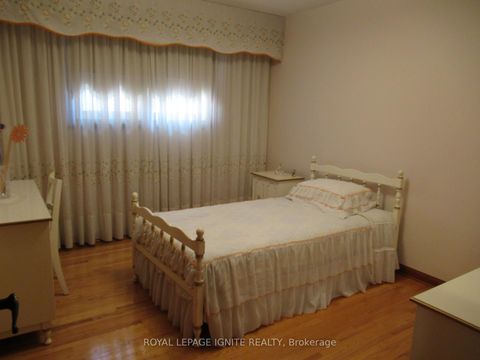 Photo 10 at 8 Newlove Court, Old Rexdale, Toronto