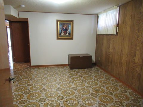 Photo 17 at 8 Newlove Court, Old Rexdale, Toronto