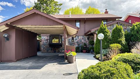 Photo 1 at 19 Lesterwood Crescent, Bendale, Toronto