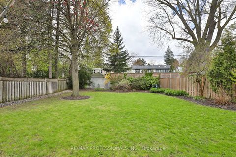 Photo 1 at 11 Cranleigh Court, Humber Valley, Toronto