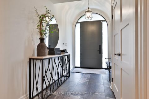 Photo 4 at 11 Cranleigh Court, Humber Valley, Toronto