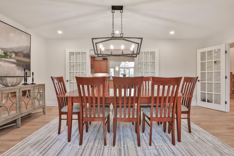 Photo 6 at 11 Cranleigh Court, Humber Valley, Toronto