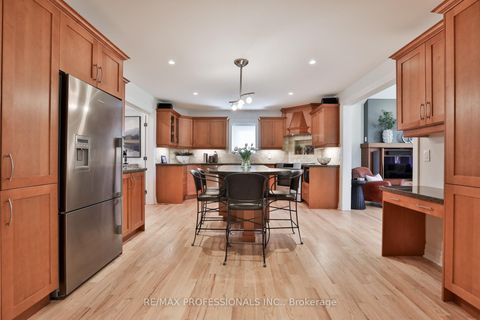 Photo 8 at 11 Cranleigh Court, Humber Valley, Toronto