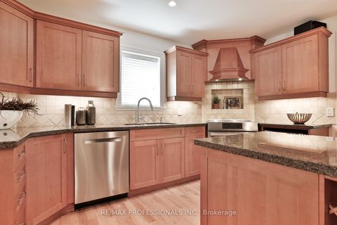 Photo 9 at 11 Cranleigh Court, Humber Valley, Toronto