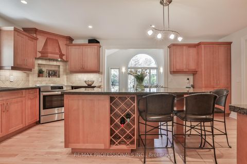 Photo 10 at 11 Cranleigh Court, Humber Valley, Toronto