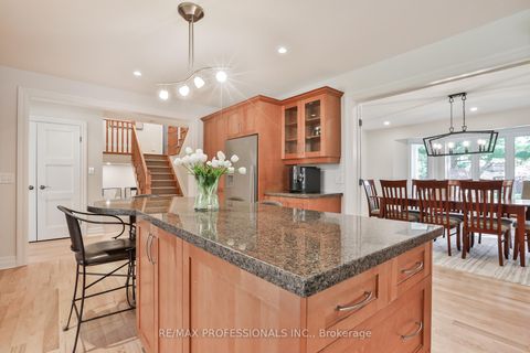 Photo 12 at 11 Cranleigh Court, Humber Valley, Toronto