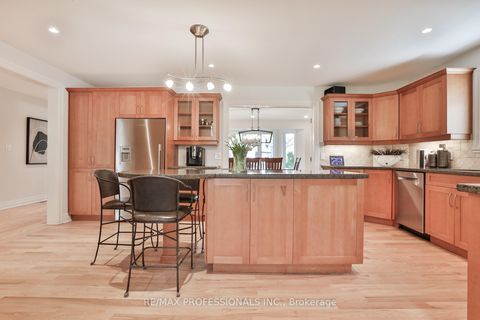 Photo 13 at 11 Cranleigh Court, Humber Valley, Toronto