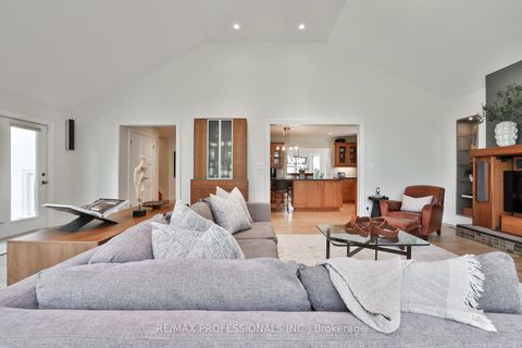 Photo 17 at 11 Cranleigh Court, Humber Valley, Toronto