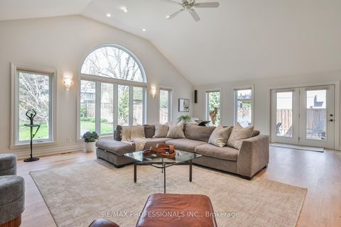 Photo 18 at 11 Cranleigh Court, Humber Valley, Toronto