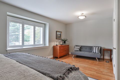 Photo 24 at 11 Cranleigh Court, Humber Valley, Toronto