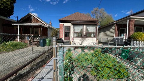 Photo 2 at 25 Madelaine Avenue, Oakridge, Toronto