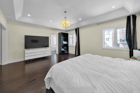 Photo 11 at 20 Baldry Avenue, Patterson, Vaughan