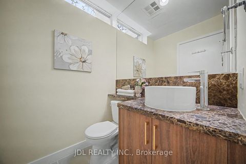 Photo 10 at Th8 - 31 Brunel Court, Waterfront Communities C1, Toronto