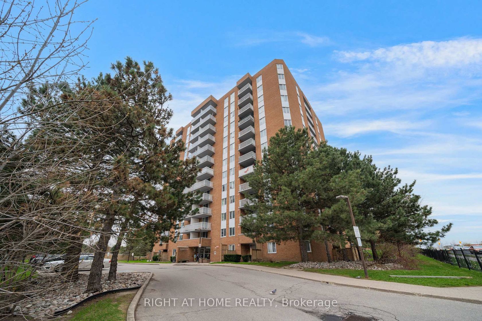 1005 - 15 Sewells Road, Malvern, Toronto 