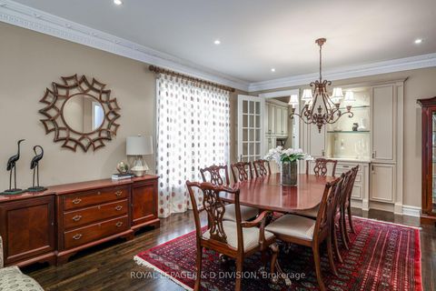 Photo 3 at 82 Munro Boulevard, Windfields, Toronto