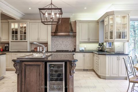 Photo 7 at 82 Munro Boulevard, Windfields, Toronto