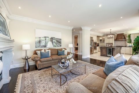 Photo 13 at 82 Munro Boulevard, Windfields, Toronto