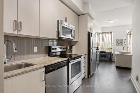 Photo 3 at 518 - 7608 Yonge Street, Yorkhill, Vaughan