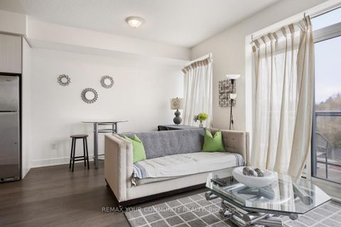 Photo 8 at 518 - 7608 Yonge Street, Yorkhill, Vaughan