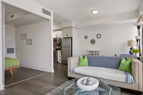 Photo 9 at 518 - 7608 Yonge Street, Yorkhill, Vaughan
