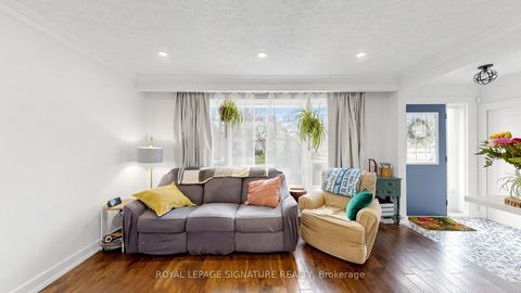 Photo 3 at 33 Neapolitan Drive, Bendale, Toronto