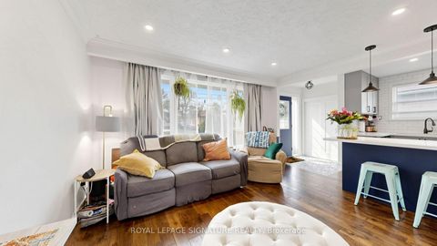 Photo 4 at 33 Neapolitan Drive, Bendale, Toronto
