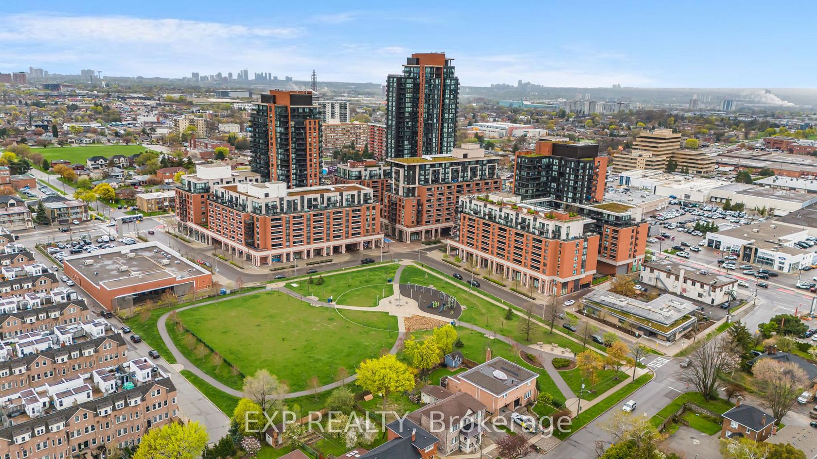729 - 830 Lawrence Avenue W, Glen Park, Toronto photo 1