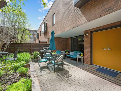 Photo 1 at Th. 2 - 188 Spadina Avenue, Chinatown, Toronto