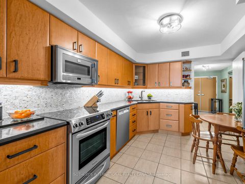 Photo 10 at Th. 2 - 188 Spadina Avenue, Chinatown, Toronto