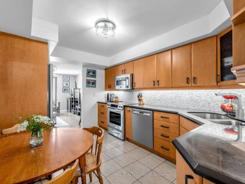 Photo 13 at Th. 2 - 188 Spadina Avenue, Chinatown, Toronto