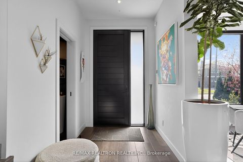 Photo 2 at 17 Lynnhaven Road, Lawrence, Toronto