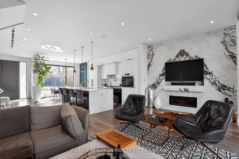 Photo 3 at 17 Lynnhaven Road, Lawrence, Toronto
