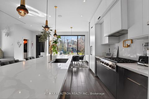 Photo 4 at 17 Lynnhaven Road, Lawrence, Toronto