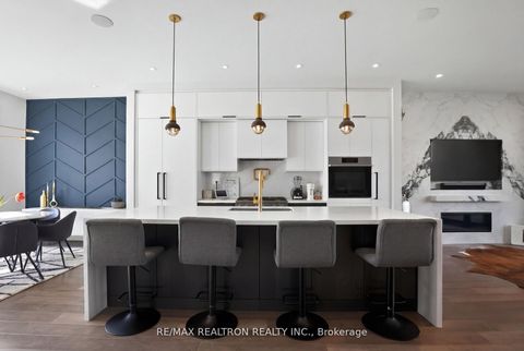 Photo 7 at 17 Lynnhaven Road, Lawrence, Toronto