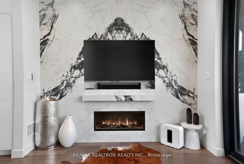 Photo 10 at 17 Lynnhaven Road, Lawrence, Toronto