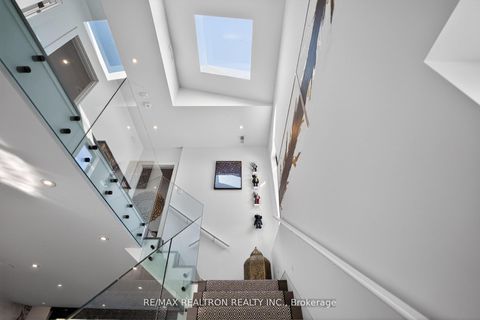 Photo 17 at 17 Lynnhaven Road, Lawrence, Toronto