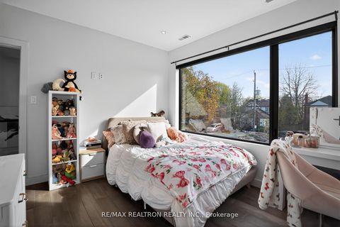 Photo 25 at 17 Lynnhaven Road, Lawrence, Toronto